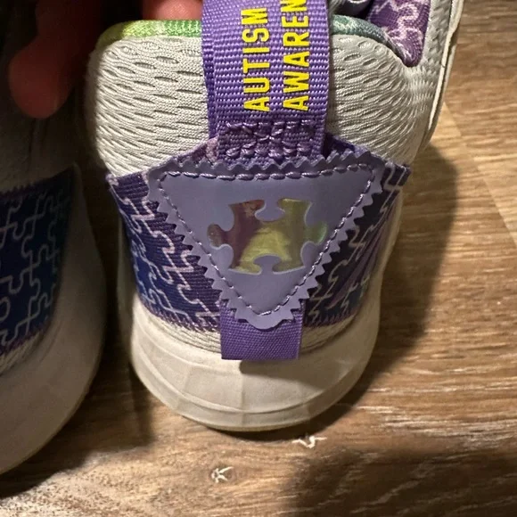 D.O.N. Issue #3 GCA 'Autism Speaks adidas men’s basketball sneaker - Picture 3 of 6